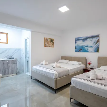 Guest house Ksamil Guesthouse Villa 3*